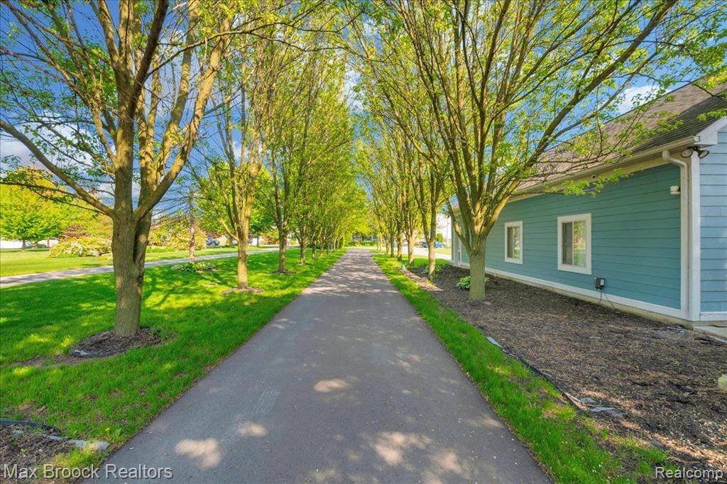 St. Clair Shores, MI 48082,32630 JEFFERSON Avenue