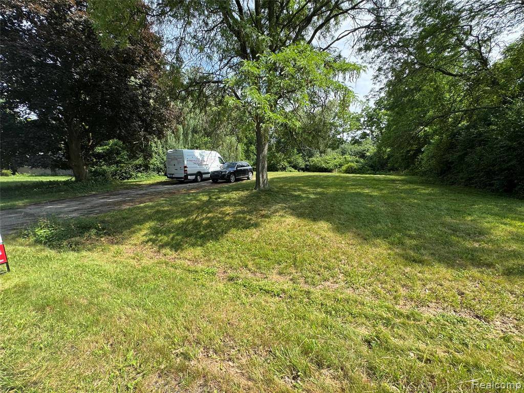 3435 Devon Brook Drive, Bloomfield Hills, MI 48302