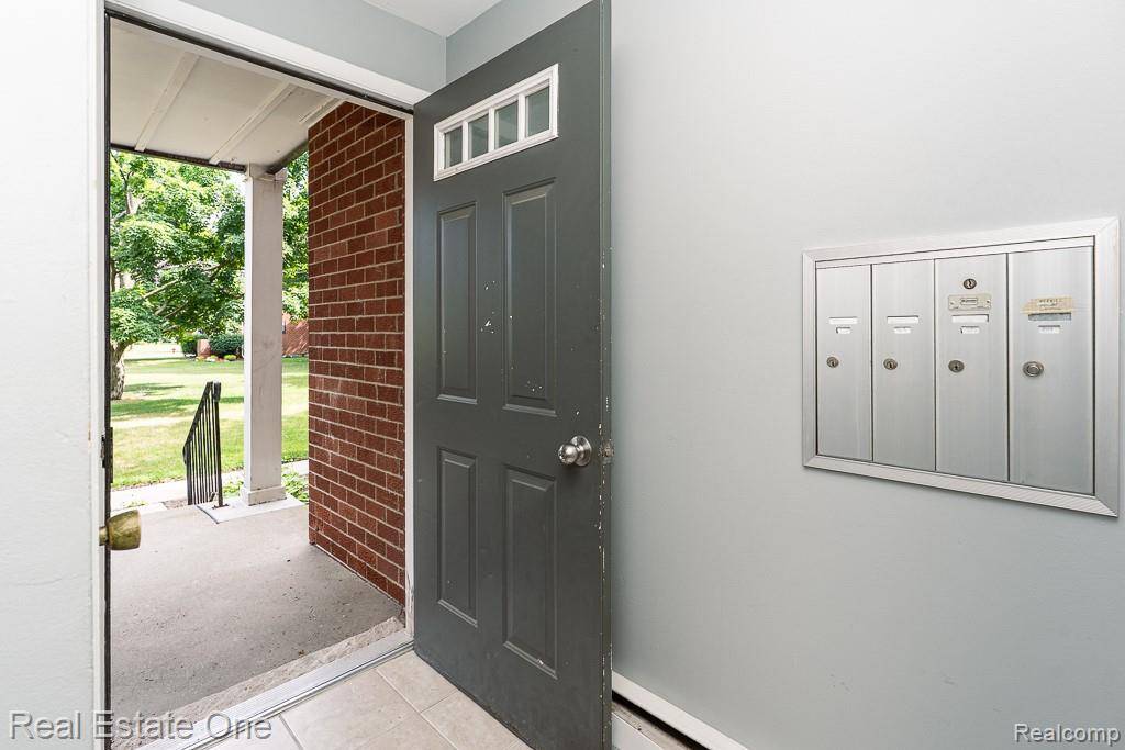 Rochester Hills, MI 48306,1097 Tienken Court