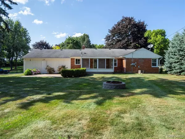 Bloomfield Hills, MI 48302,2645 Ayrshire Drive