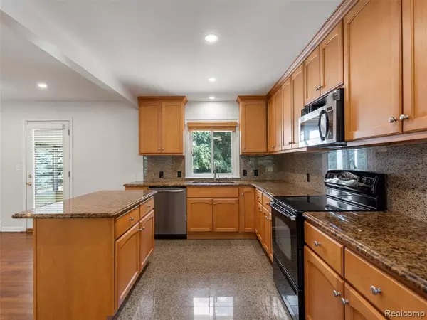 Bloomfield Hills, MI 48302,2645 Ayrshire Drive