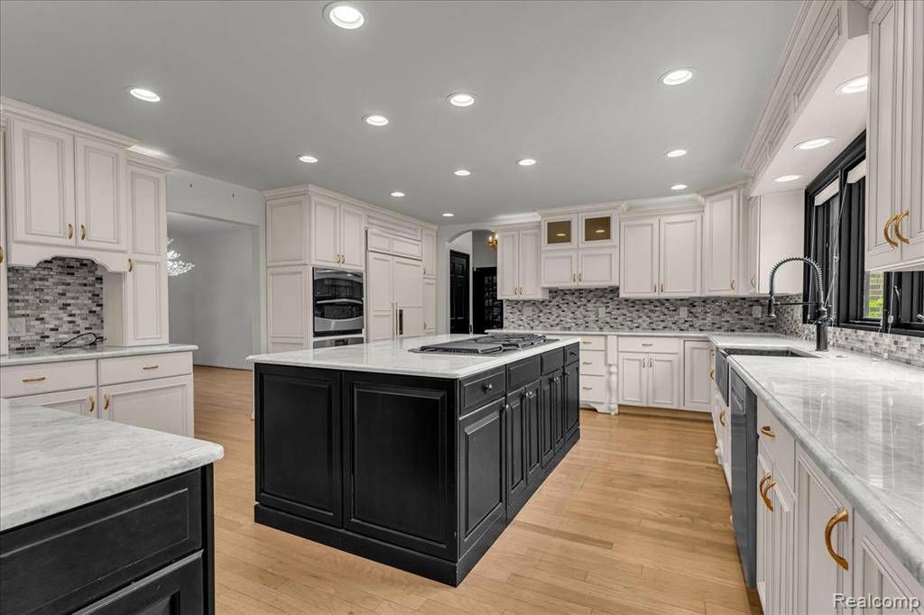 Rochester Hills, MI 48306,1940 Oak Pointe Drive