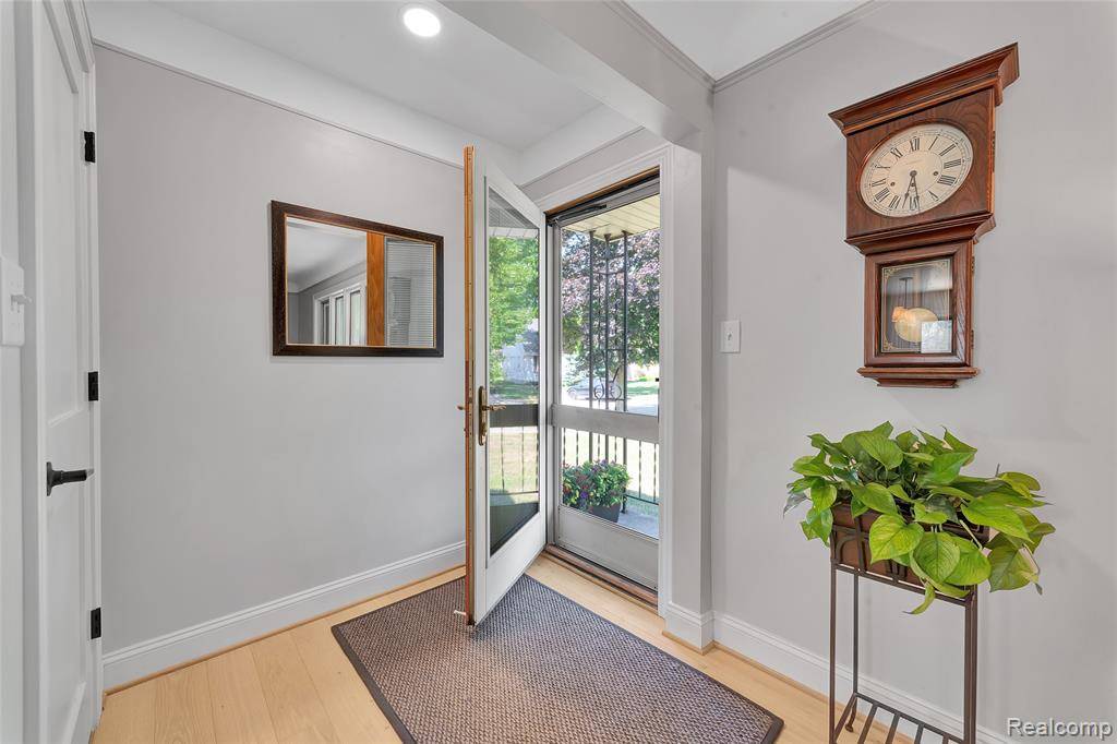 Clawson, MI 48017,549 S Bywood Avenue