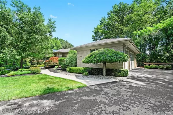 Commerce Twp, MI 48382,4160 Rolling Pines Court