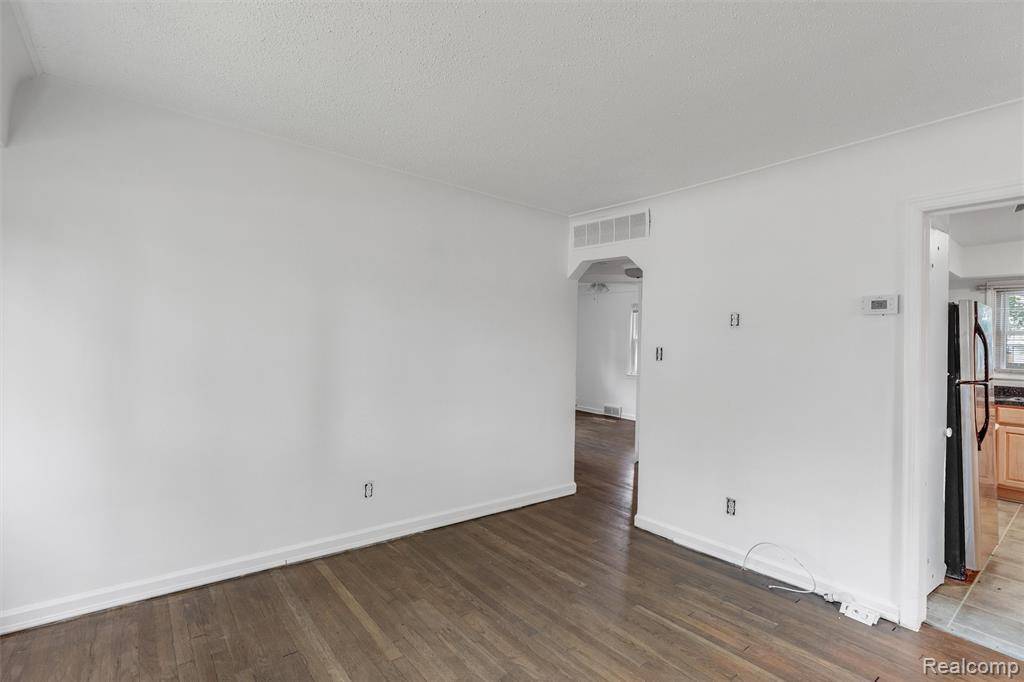 Madison Heights, MI 48071,26332 Brettonwoods Street