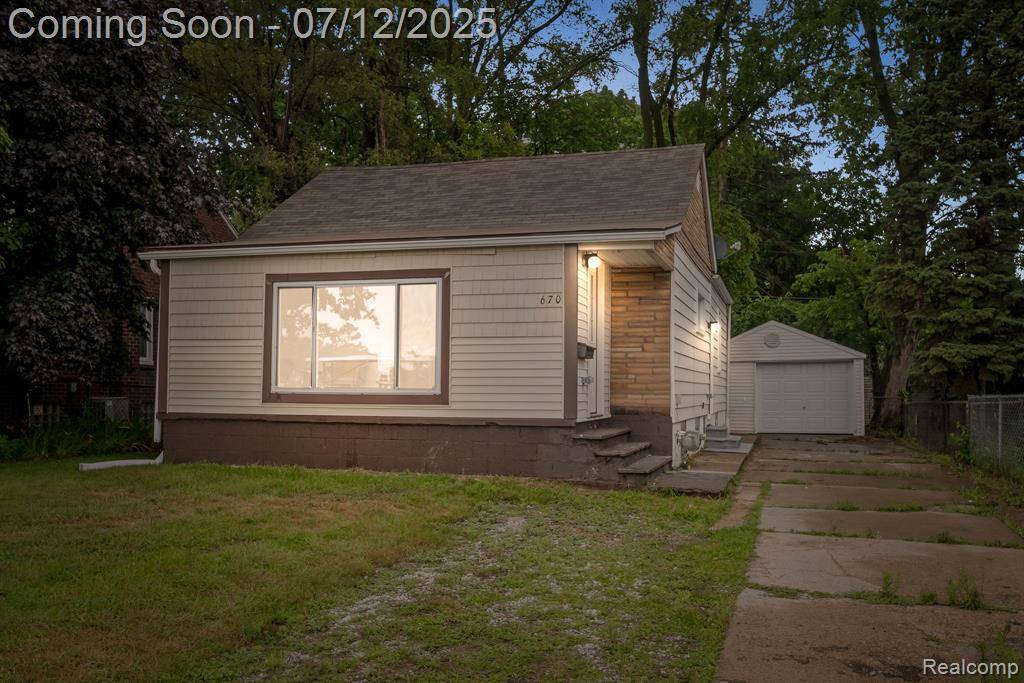 670 Pinecrest Drive, Ferndale, MI 48220