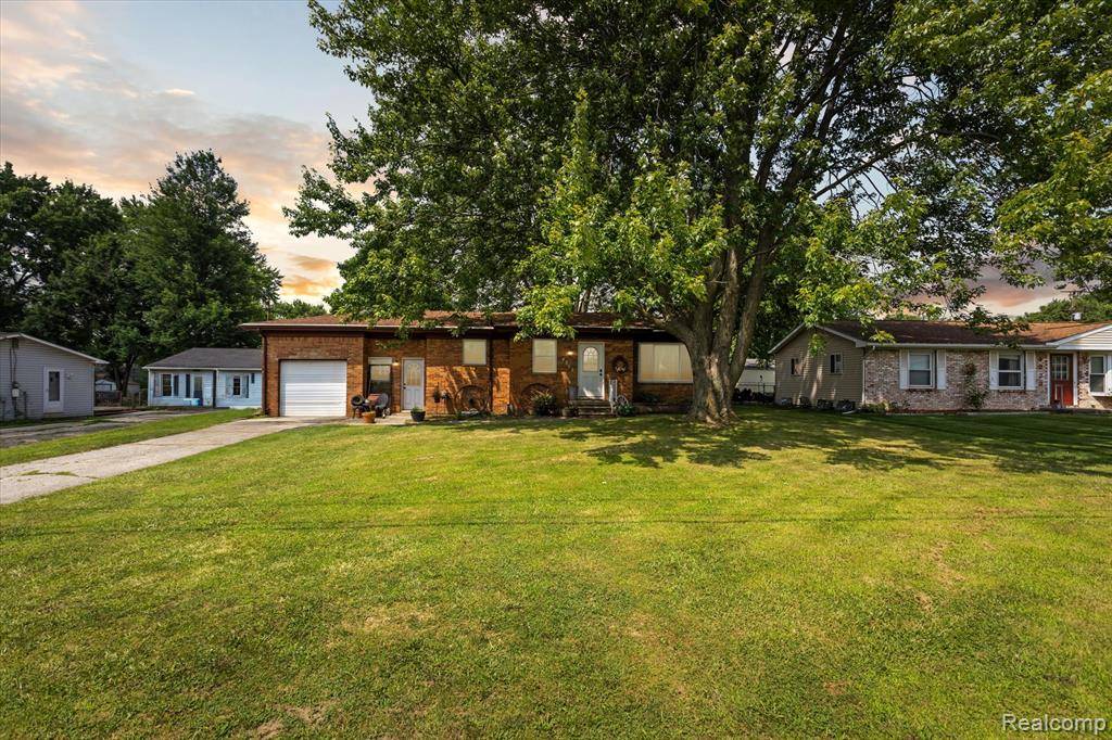 4215 N Genesee Road, Flint, MI 48506