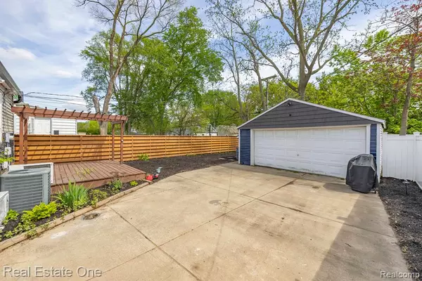 Ferndale, MI 48220,1418 E 10 MILE Road