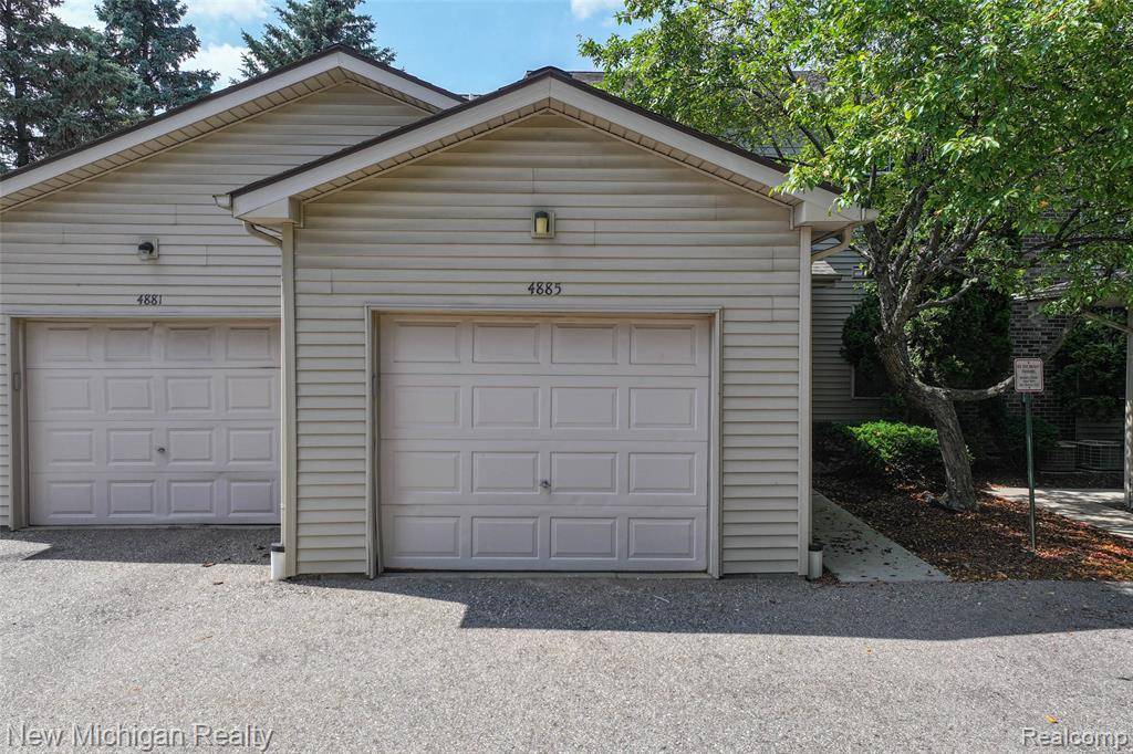 Waterford Twp, MI 48329,4885 Oak Hill Drive 3 20