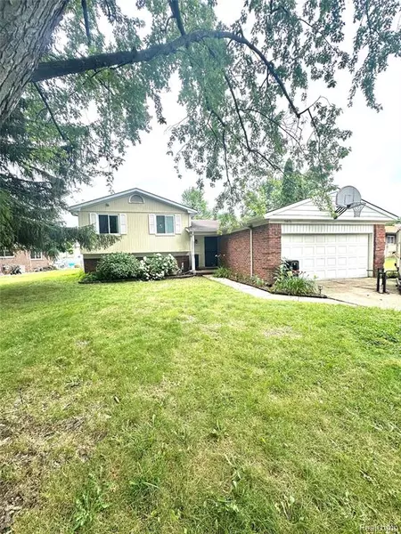 5076 Spring Well Lane, Grand Blanc, MI 48439