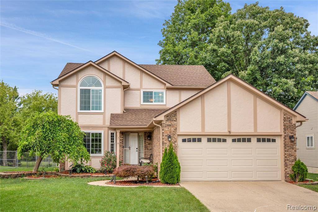 121 Larchwood Drive, Troy, MI 48083