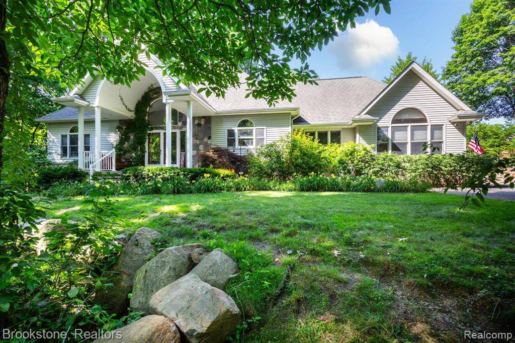 8808 Big Lake Road, Springfield Twp, MI 48346