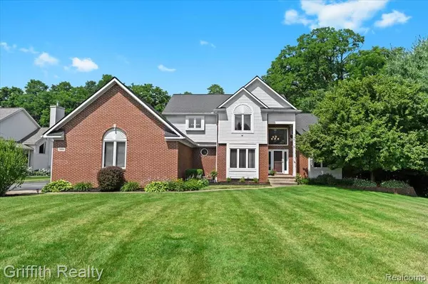 1805 Mist Wood Drive, Hartland Twp, MI 48843