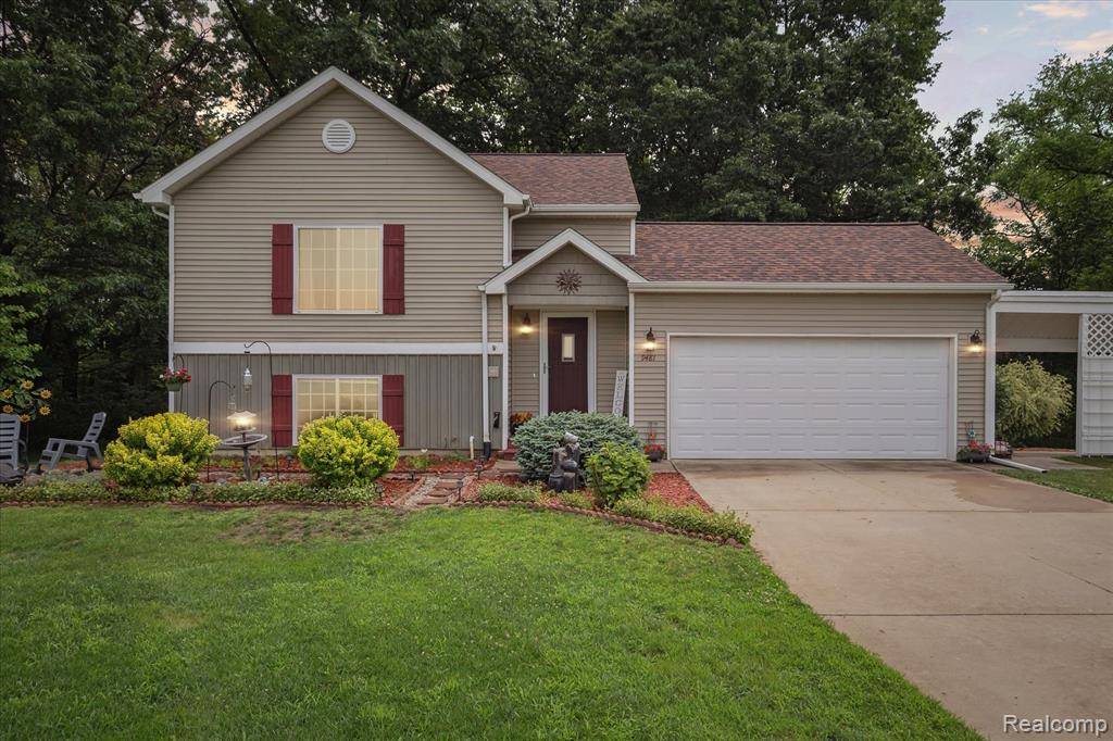 9481 Common Trail, Putnam Twp, MI 48169