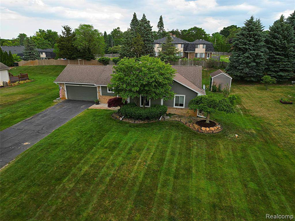 1640 High Pointe Drive, Commerce Twp, MI 48390