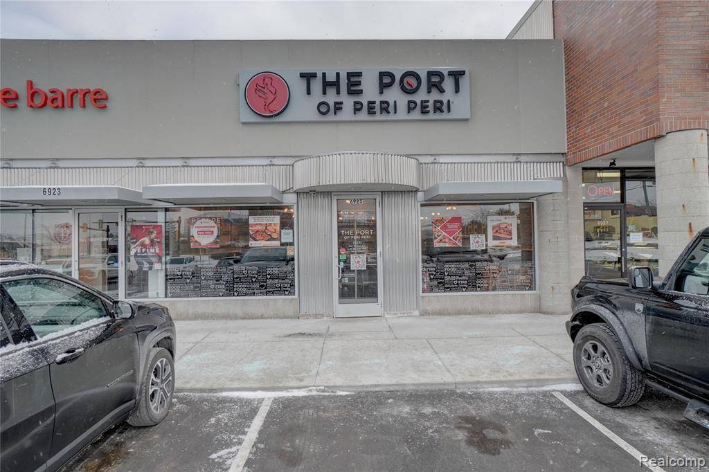 West Bloomfield Twp, MI 48322,6925 ORCHARD LAKE Road