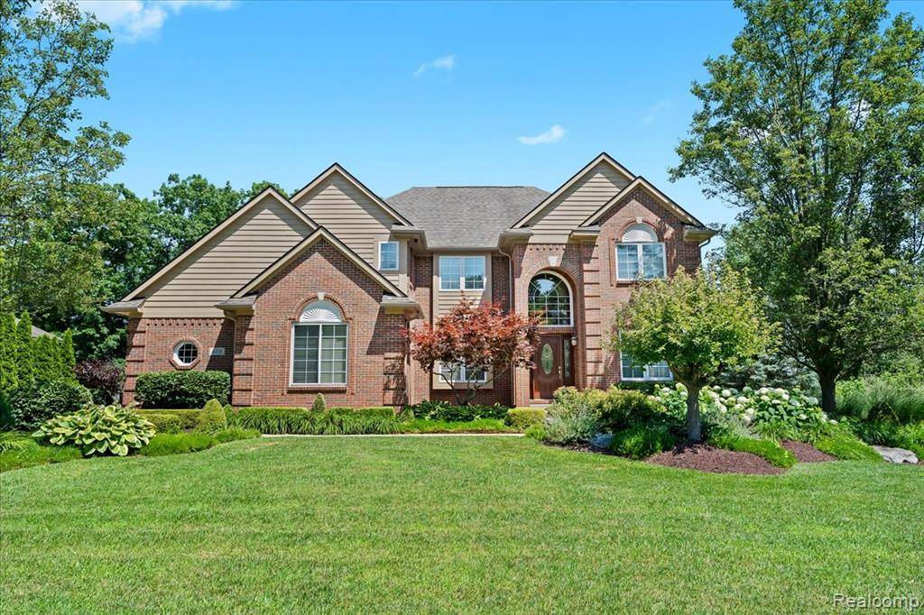610 W Oxhill Drive, White Lake Twp, MI 48386