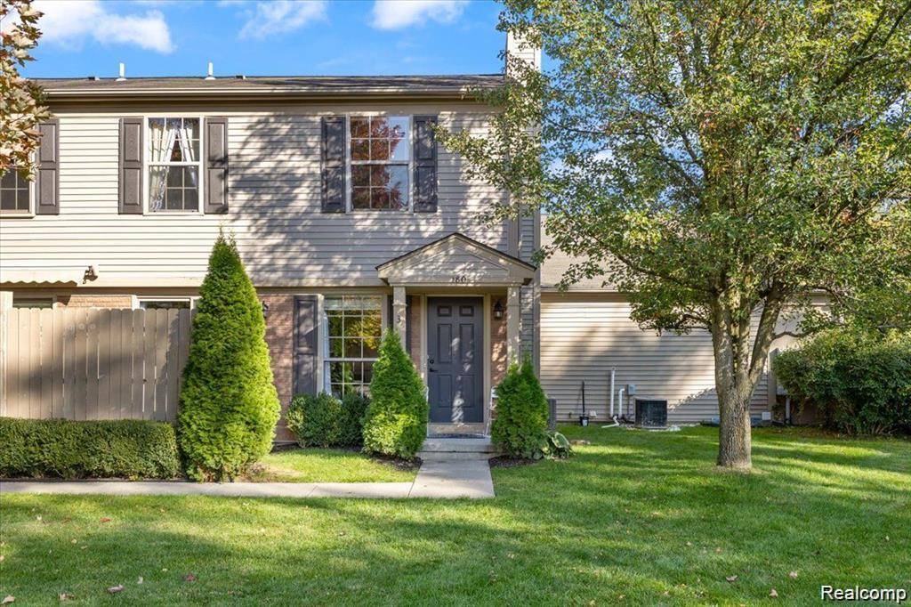 180 PINE TREE RIDGE Drive 3, Waterford Twp, MI 48327