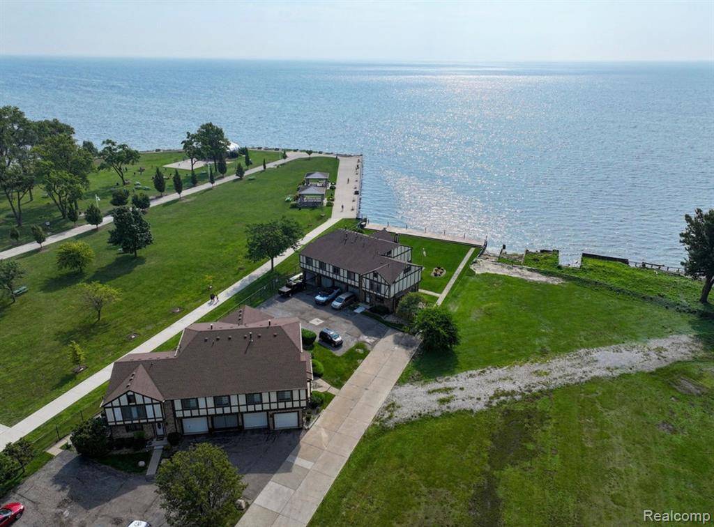 104 Lac Sainte Claire Drive, St. Clair Shores, MI 48082