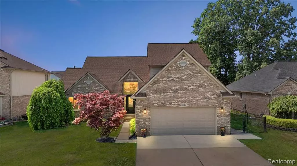 15924 Myrtle Drive, Macomb Twp, MI 48042