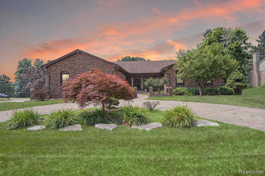 311 Fordcroft Drive, Rochester Hills, MI 48309
