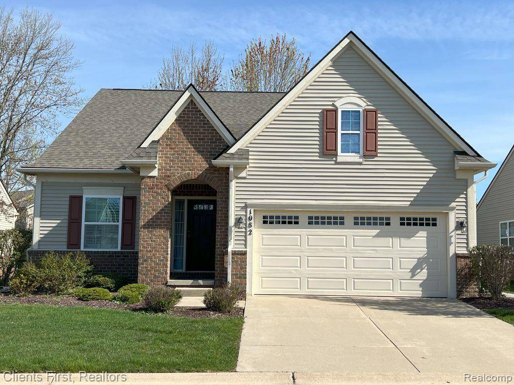 1082 PADDOCK Drive 78, South Lyon, MI 48178