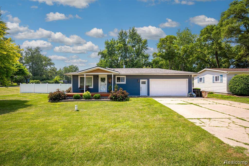 5021 Lakeborn Drive, White Lake Twp, MI 48383