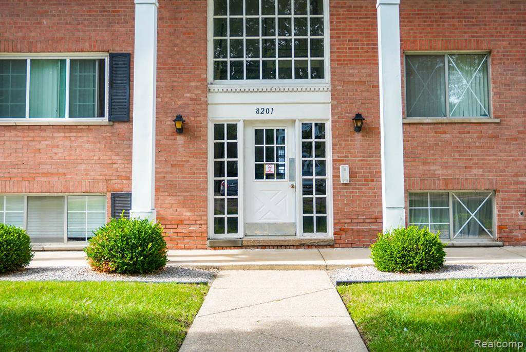 8201 Denwood Drive 1, Sterling Heights, MI 48312