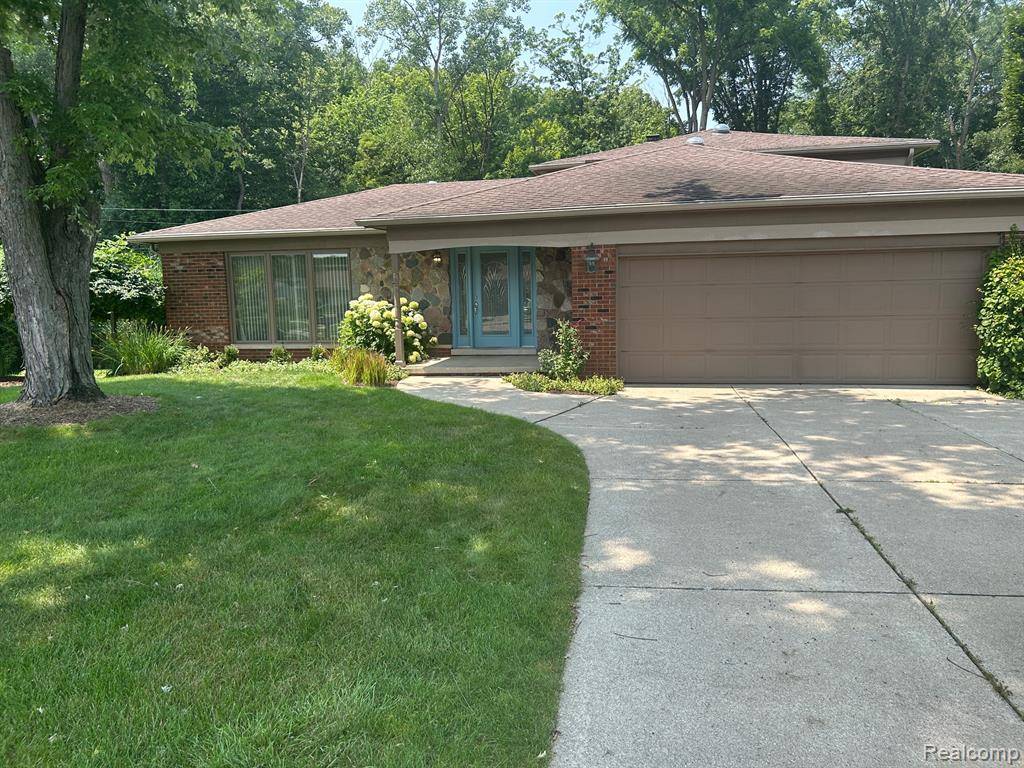 24915 Lakeland Street, Farmington, MI 48336