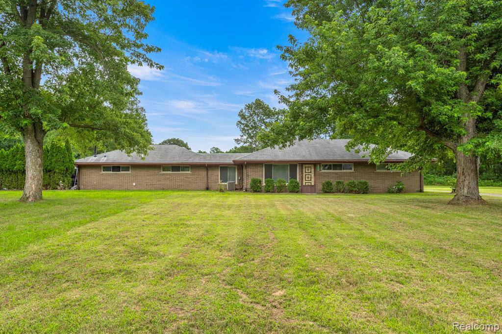 19115 Martinsville Road, Belleville, MI 48111