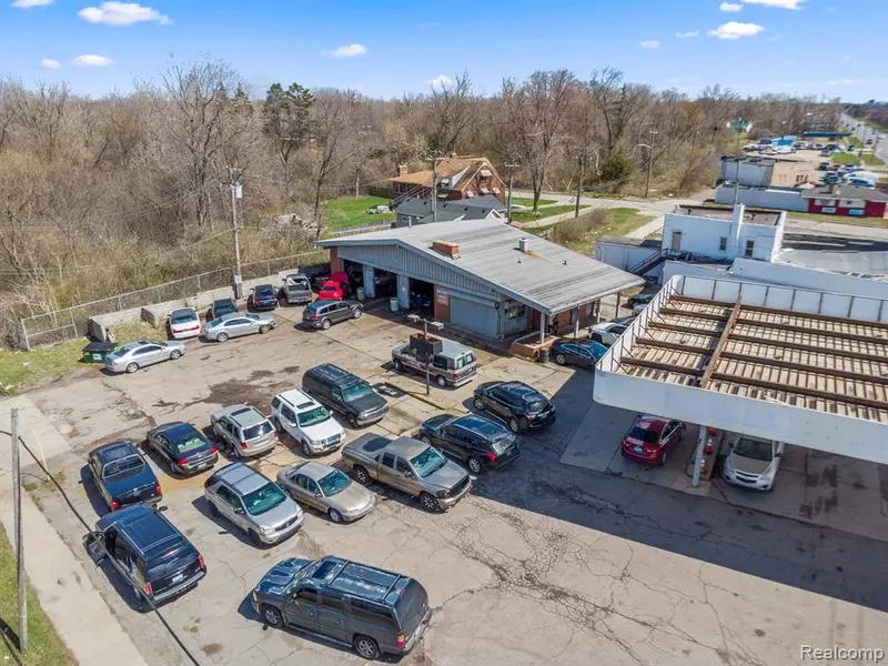 2617 Middlebelt Road, Inkster, MI 48141