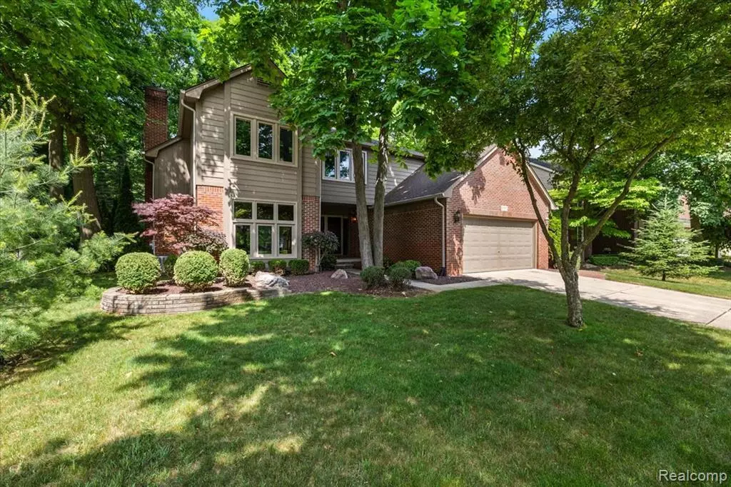 Rochester Hills, MI 48307,2082 Avon Lake Lane