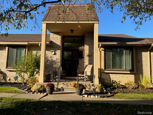 13902 Somerset Ln, Warren, MI 48088