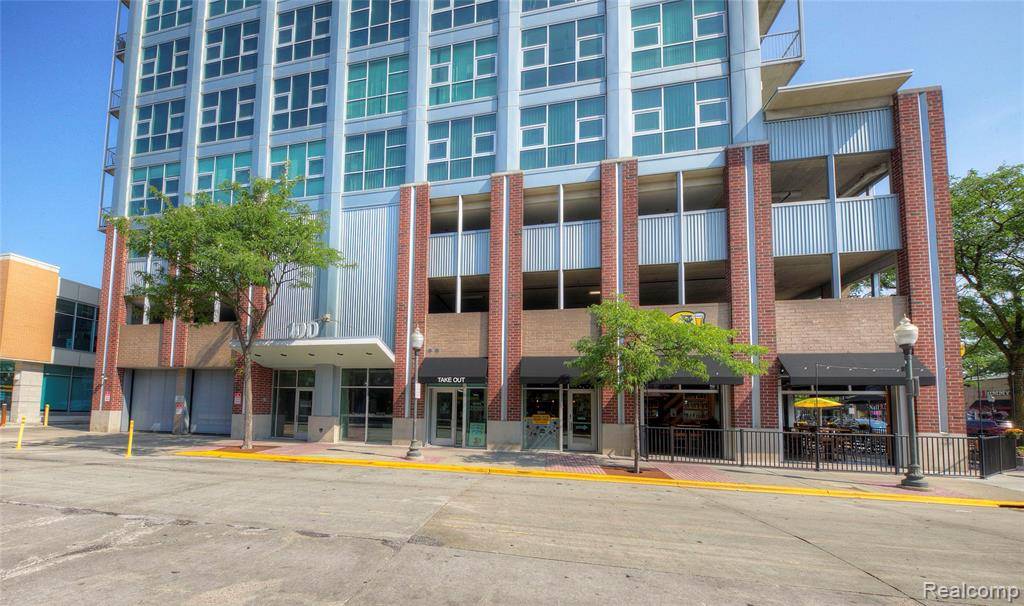 Royal Oak, MI 48067,100 W 5TH ST 610