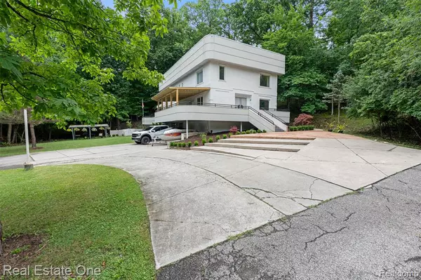 Southfield, MI 48034,29230 WILDBROOK Drive