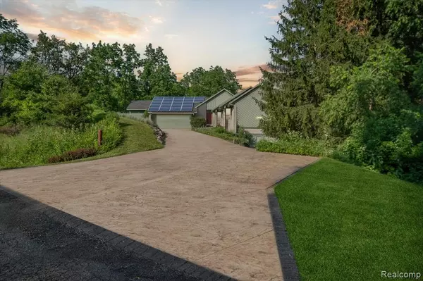 2172 Anns Way, Superior Twp, MI 48105