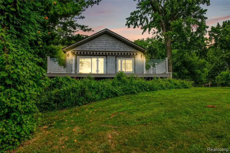 3870 Benstein Road, Commerce Twp, MI 48382