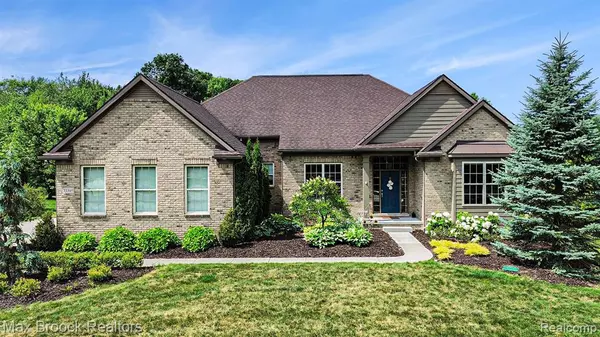 23395 Stoneleigh Court, South Lyon, MI 48178