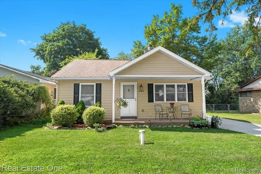 8464 Carols Drive, Brighton, MI 48114