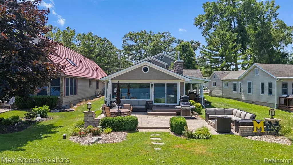4295 Shoreview Lane, Hamburg Twp, MI 48189