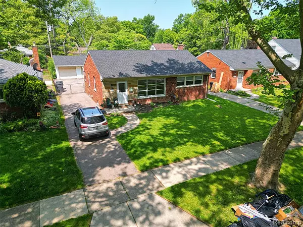 24271 Westhampton Street, Oak Park, MI 48237