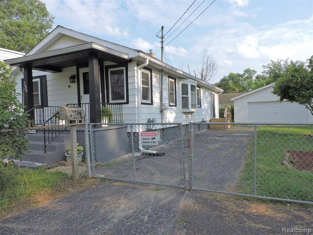 1324 Allen Street, Burton, MI 48529