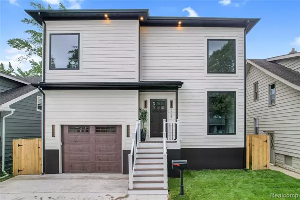 227 W Houstonia Avenue, Royal Oak, MI 48073