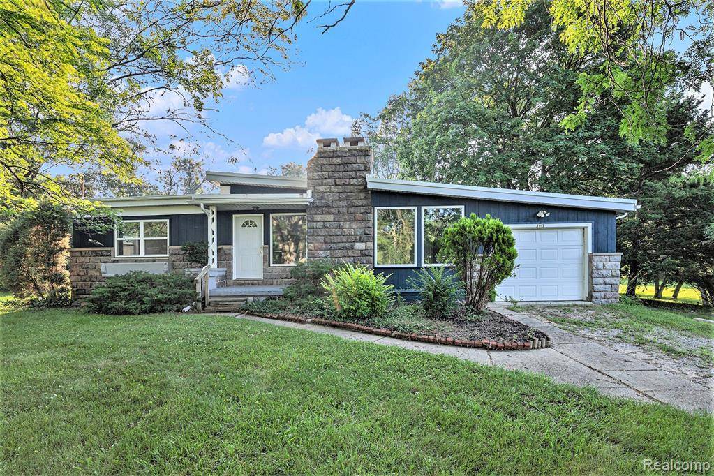3113 S CENTER Road, Burton, MI 48519