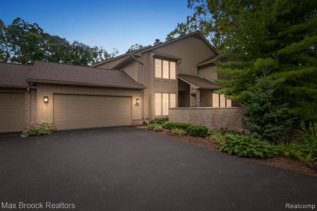 1109 Ivyglen Circle, Bloomfield Hills, MI 48304
