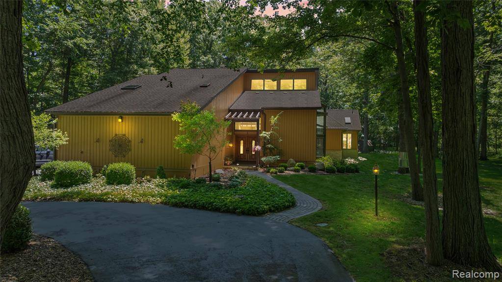 8931 Bridge Road, Grosse Ile Twp, MI 48138