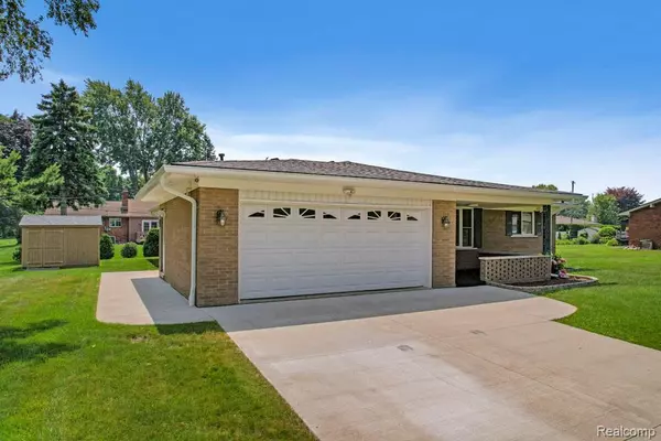 Macomb Twp, MI 48044,18400 Dennis Court