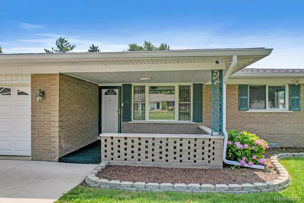 Macomb Twp, MI 48044,18400 Dennis Court