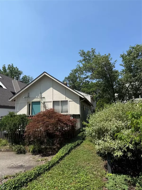 Birmingham, MI 48009,730 Wallace Street