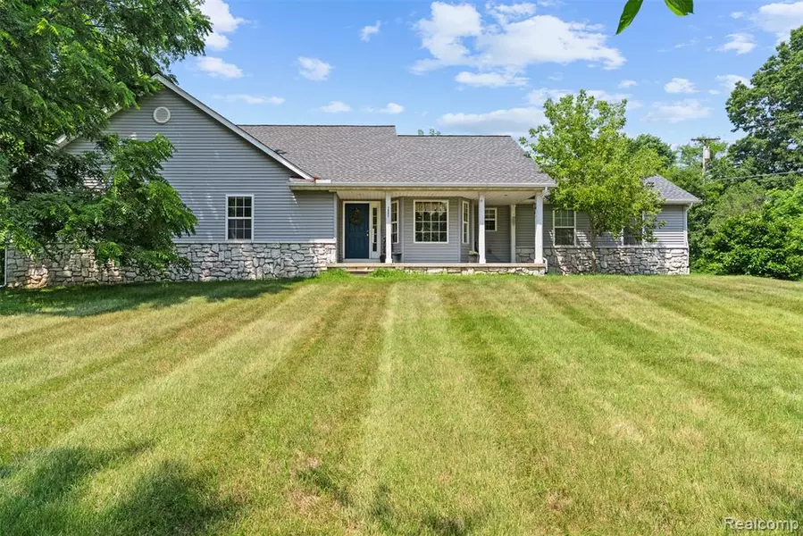 1631 E M 36, Pinckney Vlg, MI 48169